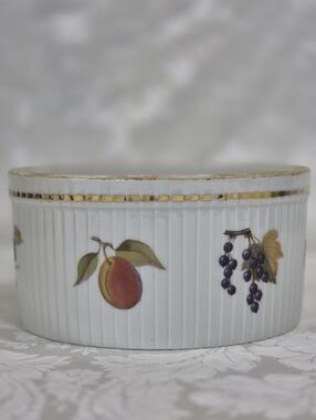 Royal Worcester Evesham Oven Safe Dish. Made In England.